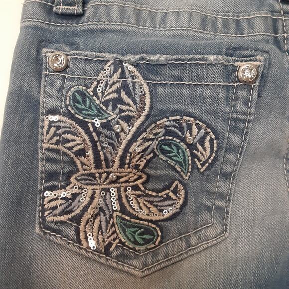 Stella In Dreams Women's Mid Rise Boot Cut Jeans Embroidered Size 1/25 - Picture 7 of 11